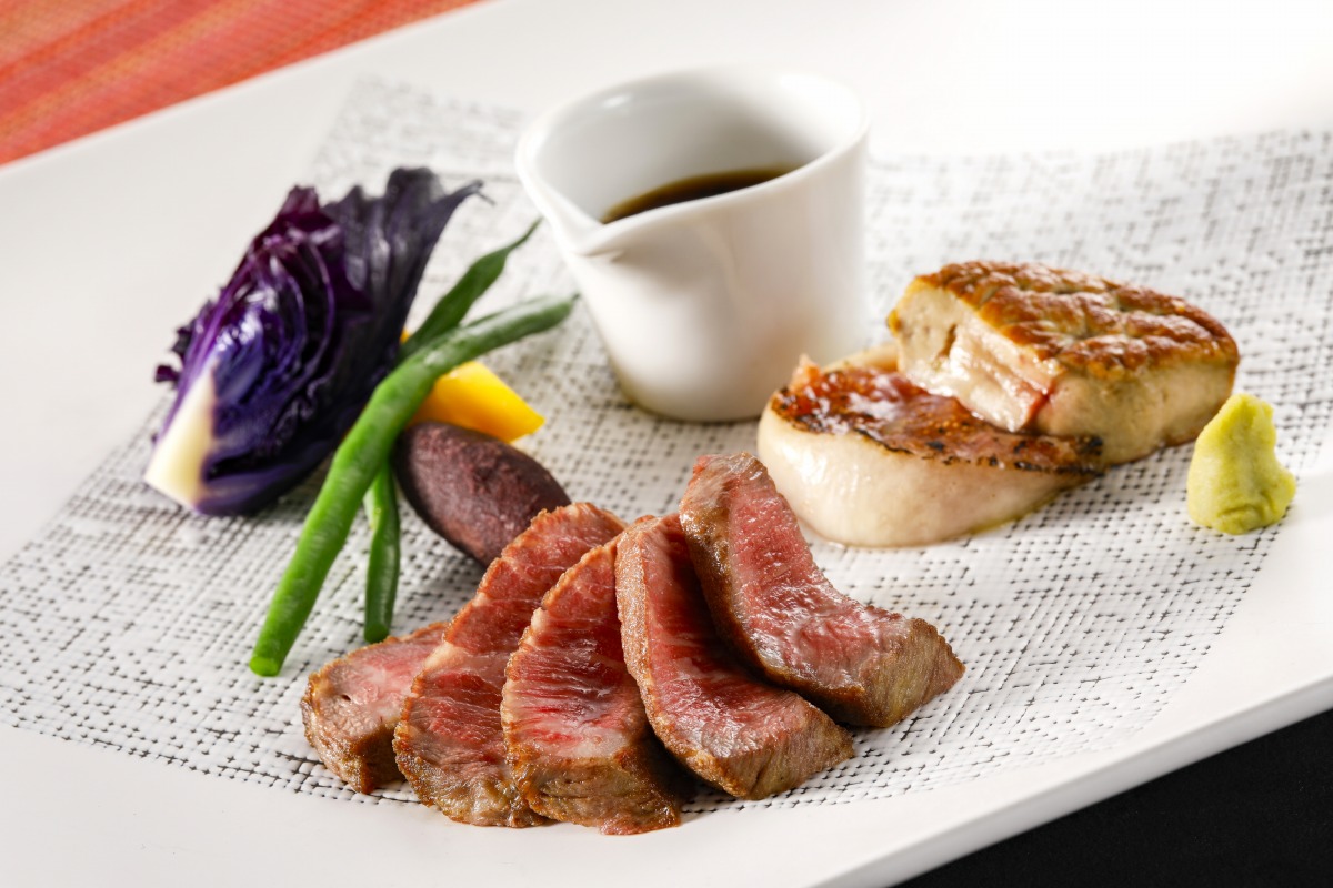 烟河：黒毛和牛フィレ肉の石窯焼きとフォアグラのソテー